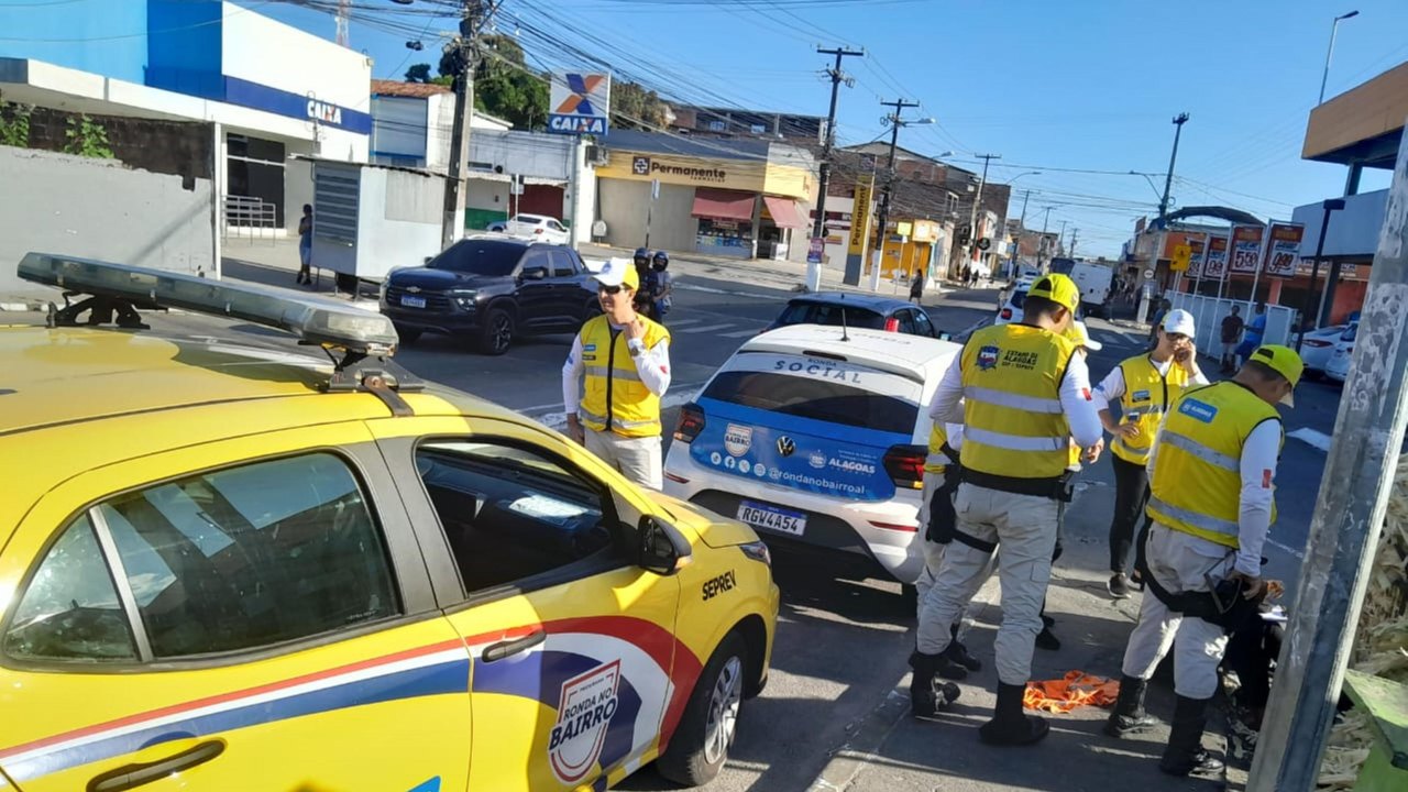 Ronda no Bairro atua em via pública para acalmar homem em surto