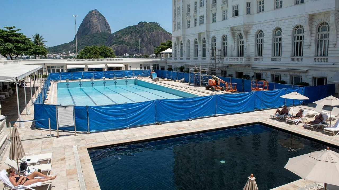 Piscina principal do Copacabana Palace fecha para obras e ‘black pool’ é liberada