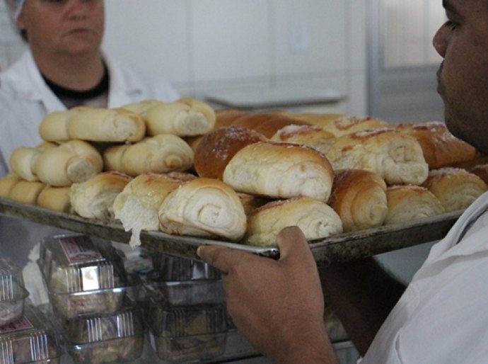 Seprev entrega equipamentos de oficinas a dependentes em Água Branca