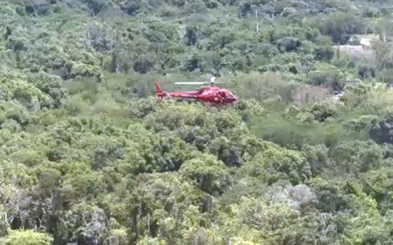 Helicóptero cai na zona oeste do Rio e deixa três mortos