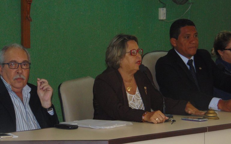 Apenas três vereadores comparecem à audiência para debater a saúde em Palmeira