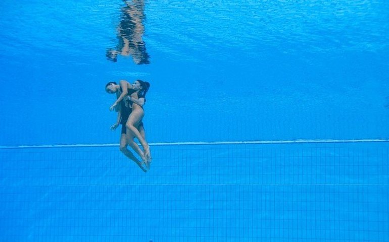 Nadadora não ter sentido desgaste físico antes de desmaio: ‘Escureceu de repente’