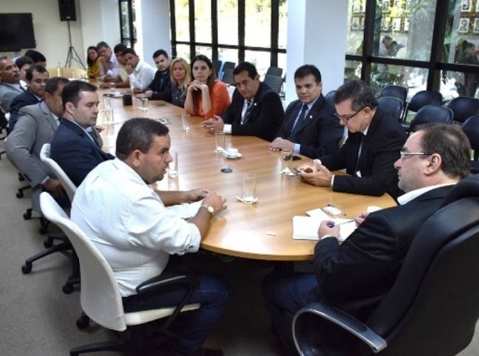Luciano defende solução imediata para o abastecimento em Piaçabuçu