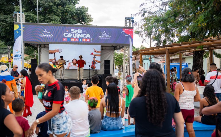 Primeiro dia do “Ser Criança é Massa” leva diversão e alegria para o Vergel e Fernão Velho