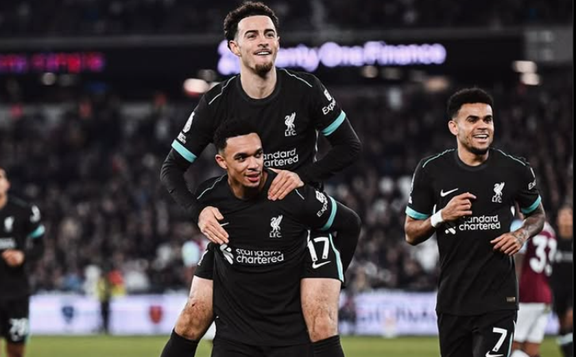 Liverpool faz 3 no 1º tempo, goleia West Ham e sustenta vantagem na ponta do Inglês