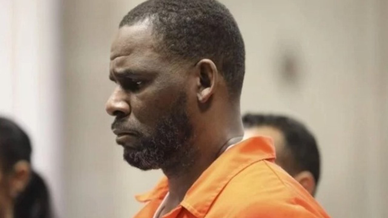 Cantor R. Kelly é declarado culpado de pornografia infantil