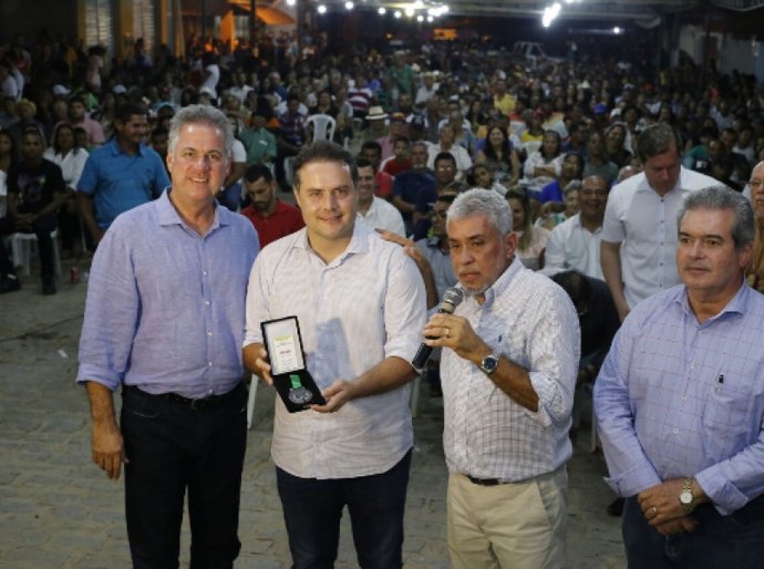Governador é agraciado em Pindorama com comenda no Dia do Trabalho