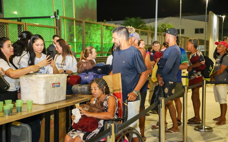 Campanha Aquecendo Vidas inicia entrega de cobertores em Maceió