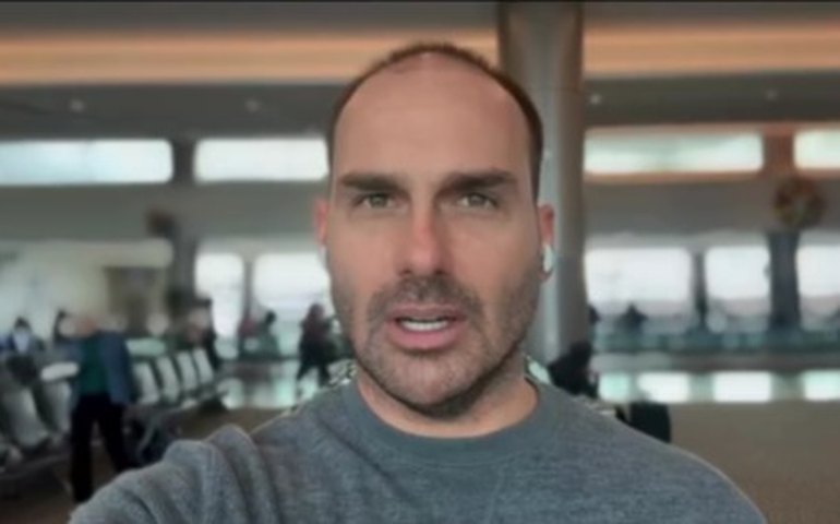 Após bate-boca com Eduardo Bolsonaro, Nikolas Ferreira se encontra com Flávio e fala em união: 'Mesmo time'