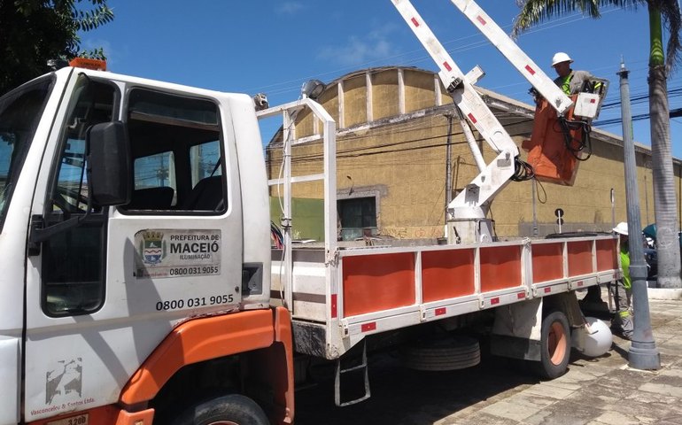 Iluminação: população pode solicitar serviços sem sair de casa