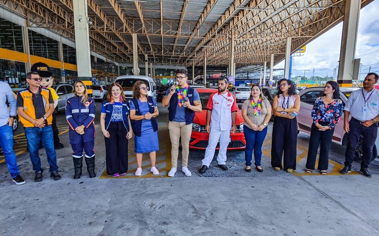 Em Semana Pré-carnavalesca, SMTT realiza blitz educativa, confecção de cartão do idoso e pessoa com deficiência