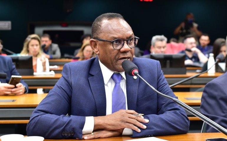 Comissão aprova inclusão de academias no Programa Emergencial de Retomada do Setor de Eventos