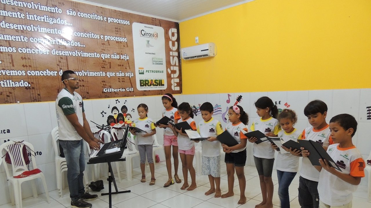 Oficinas de Canto Coral incentivam crianças em Boca da Mata