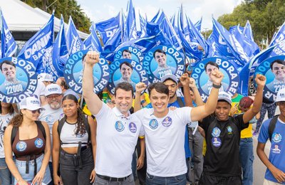 Daniel Barbosa reforça presença política em Maceió com adesivaço no Benedito Bentes