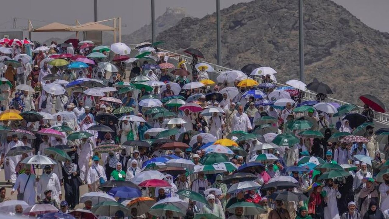 Peregrinos relatam problemas por calor extremo durante o hajj em Meca; número de mortes passa de mil