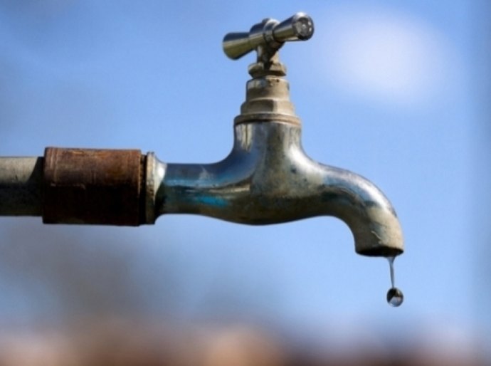 Rompimento de adutora interrompe abastecimento para cidades do Sertão