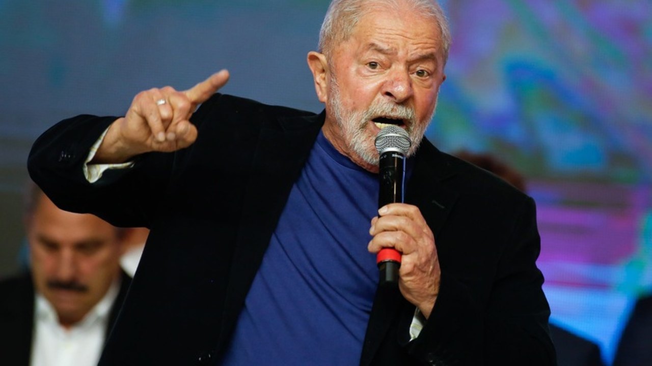Lula promete reajuste anual do ir e estuda isenção para quem ganha até R$ 5 mil