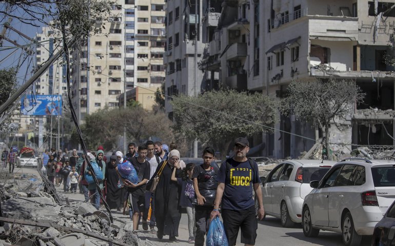 Israel volta a bombardear sul de Gaza após nova ordem de retirada afetar cerca de 250 mil palestinos