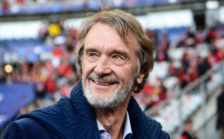 Empresa parceira da Mercedes entra na briga para comprar o Manchester United