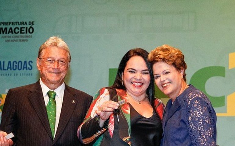 Governo está preparando reforma do PIS e da Cofins, anuncia Dilma
