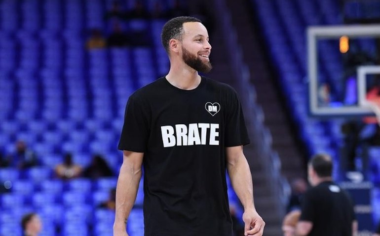 Curry, do Warriors, faz cesta incrível durante aquecimento e impressiona fãs; veja vídeo