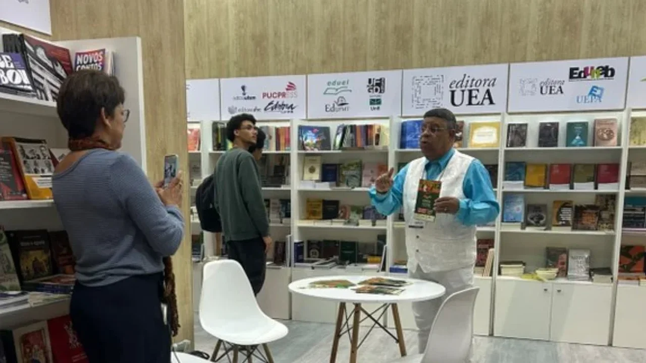 Editora da Ufal lança livro na Bienal de São Paulo e divulga 12ª Bienal de Alagoas