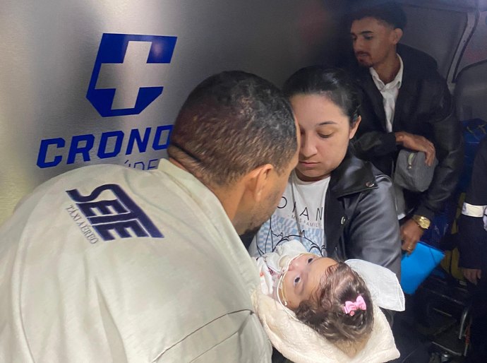 Sesau assegura transferência de bebê com tumor para fazer cirurgia em hospital de São Paulo