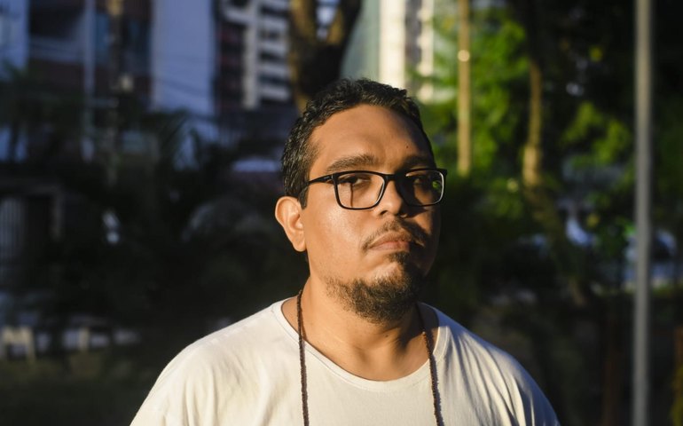 Richard Plácido lança 'Iberê a cavalo', livro de contos que percorre os limites entre memória e invenção