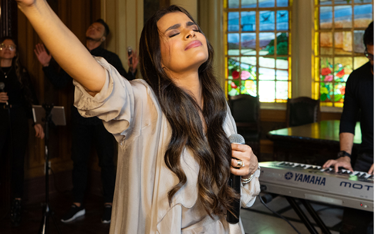 Damares sobe versão ao vivo para o hit “A Tenda”