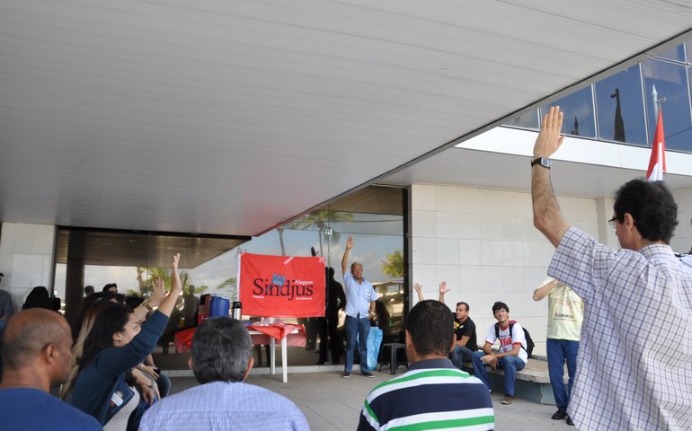 Servidores do Judiciário de Alagoas farão ato público para iniciar greve na quarta