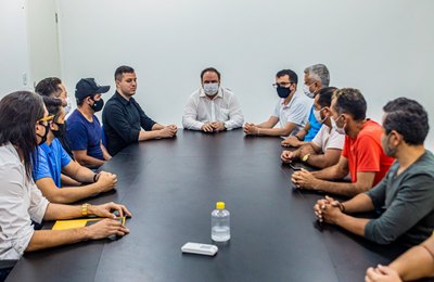 Prefeito Luciano recebe músicos e debate criação do Conservatório Municipal