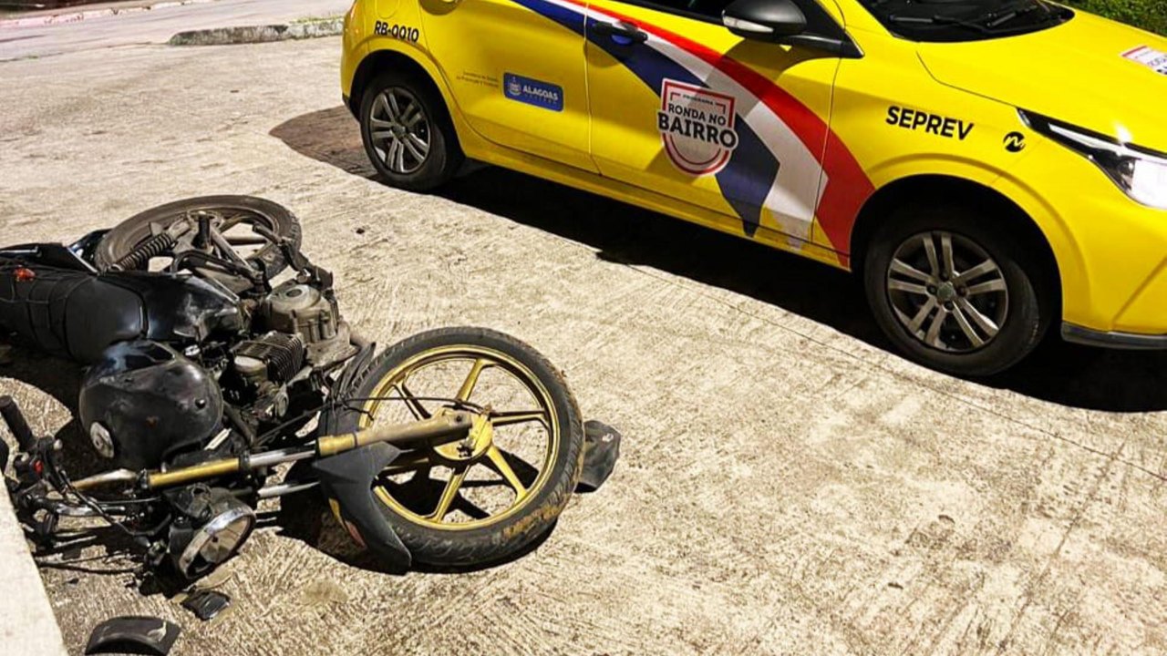 Ronda no Bairro apreende moto abandonada, após suposta briga de torcedores organizados