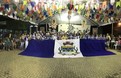 Quadrilha Beija Flor do Sertão encanta grande público no São João de Santana