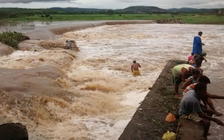 Quatro pessoas continuam desaparecidas após soterramento em Maceió no fim de semana