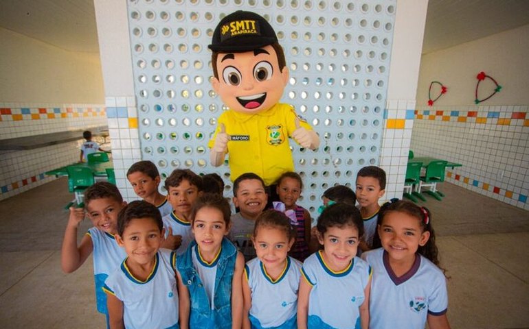 SMTT realiza ação solidária de Natal para mais de 500 crianças do Brisa do Lago