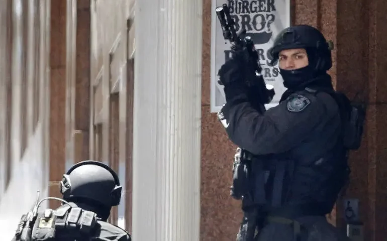 Polícia da Austrália investiga por que ataque com faca em shopping foi direcionado às mulheres