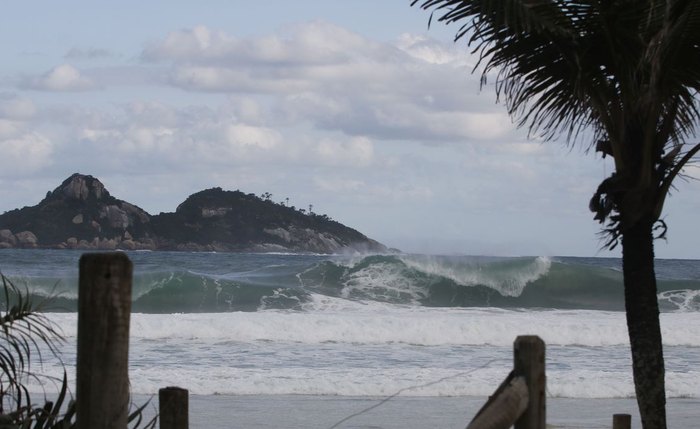 Litoral de Alagoas terá ressaca com ondas de até 3 metros Litoral de Alagoas terá ressaca com ondas de até 3 metros