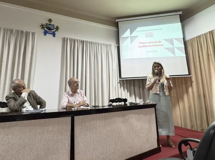 Reunião de alinhamento reforça planejamento estratégico e controle interno na Prefeitura de Penedo