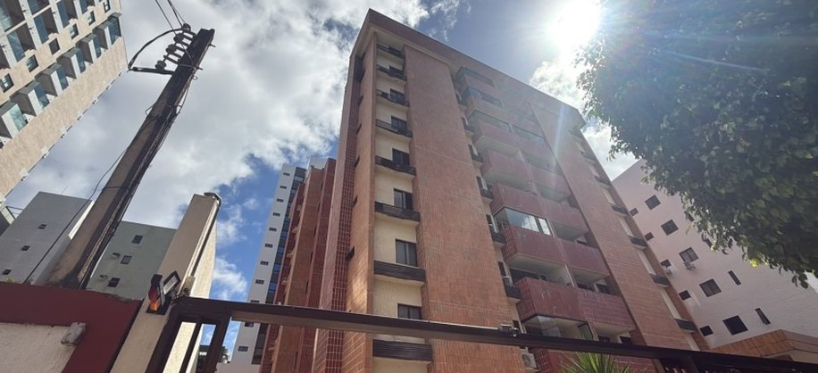 Condomínio na Ponta Verde onde apartamento pegou fogo nesta terça-feira(22). Foto: Ascom Defesa Civil de Maceió