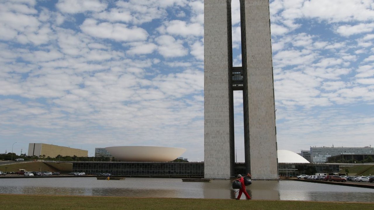 Congresso aprova reajuste de 9% para servidores do Executivo