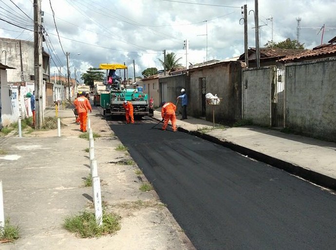 Prefeitura de Maceió executa obras de pavimentação no Benedito Bentes