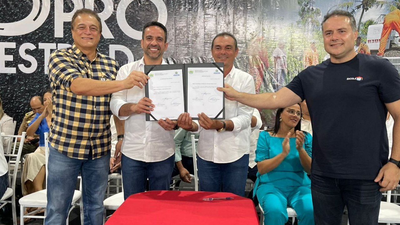 Prefeito de Anadia recebe novos veículos e investimentos do Governo do Estado