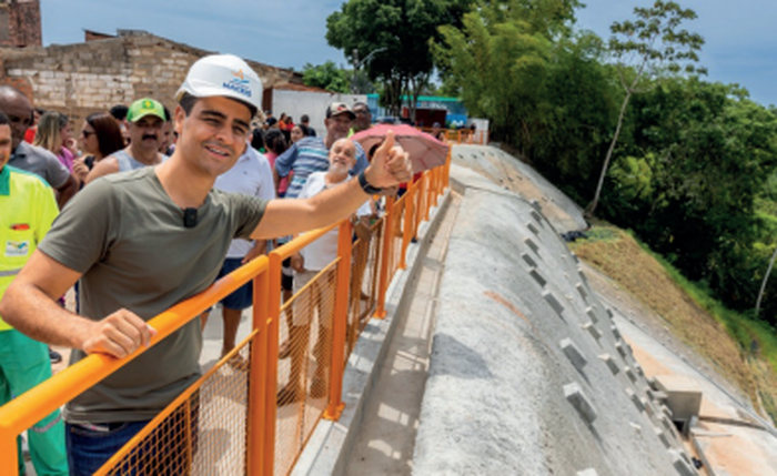 Prefeito JHC em visita a barreira de contenção no Morada dos Palmares