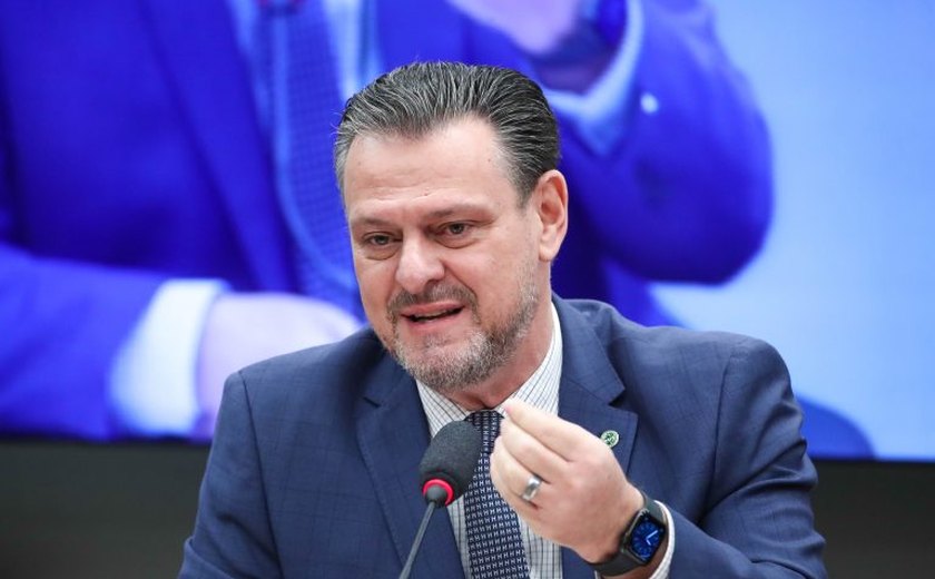 Brasil tem de procurar negociação com EUA de forma primordial, diz ministro da Agricultura