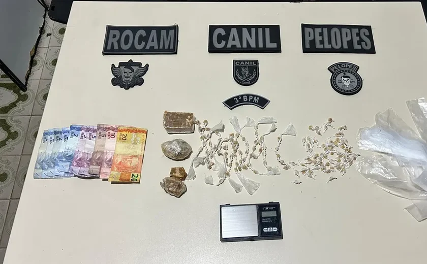 Mulher é detida por tráfico após entorpecentes serem achados na descarga do banheiro