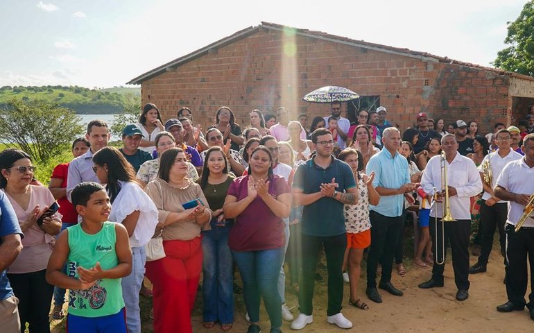 Prefeitura de Traipu entrega escola e unidade de saúde no Povoado Bom Jardim