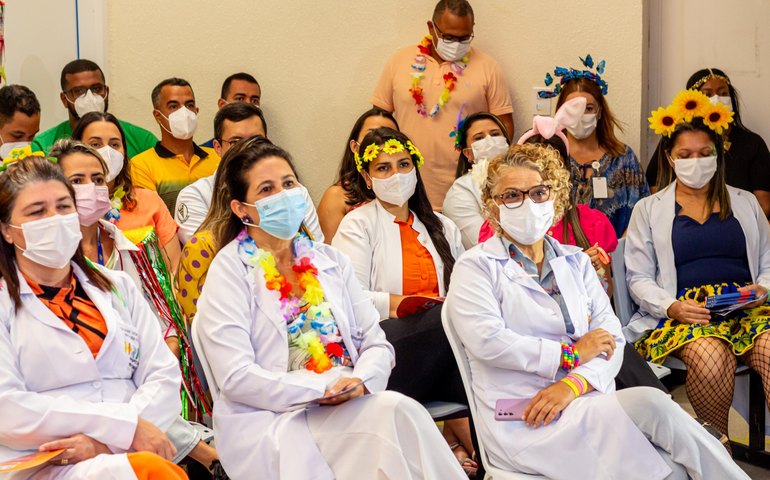 Bloquinho de carnaval alerta usuários do Hospital Regional da Mata sobre perigos no trânsito