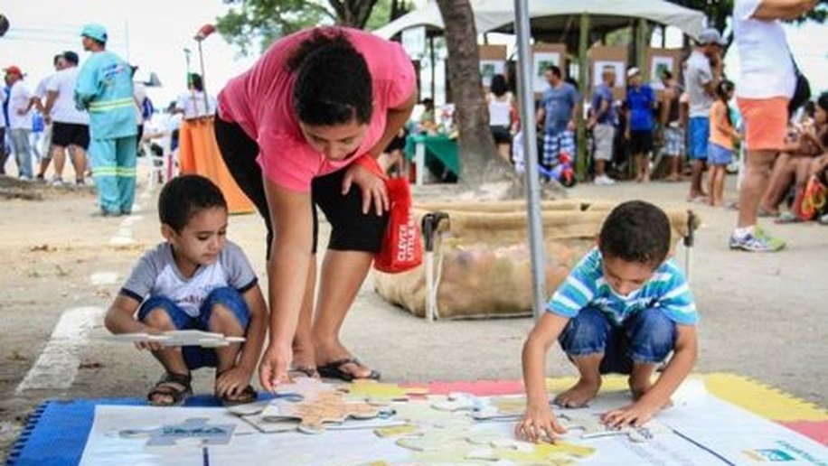 Lazer na Praça: maceioenses se divertem na Centenário
