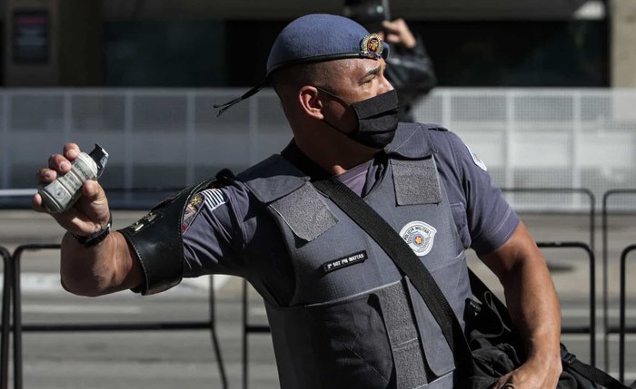 O confronto do grupo pró-democracia com a PM teria começado após pessoas que portavam símbolos neonazistas se infiltraram na manifestação