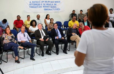 Tutmés Airan conhece projeto para afastar jovens da criminalidade em Pão de Açúcar 